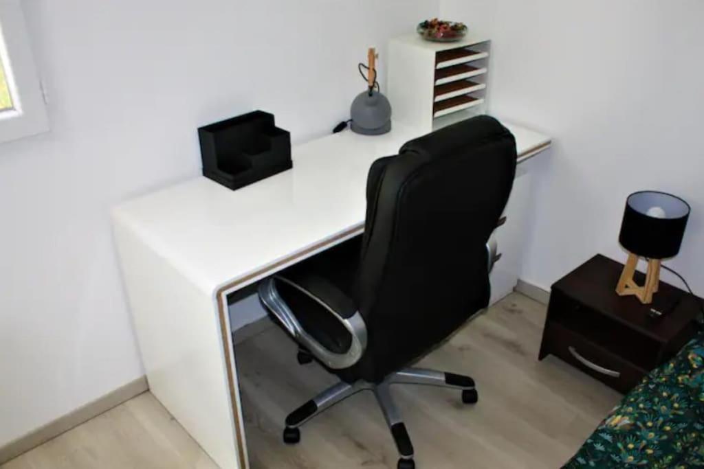Appartement Tout Equipe En Rez-De-Jardin Entre Gard Et Ardeche Saint-Julien-de-Peyrolas 외부 사진