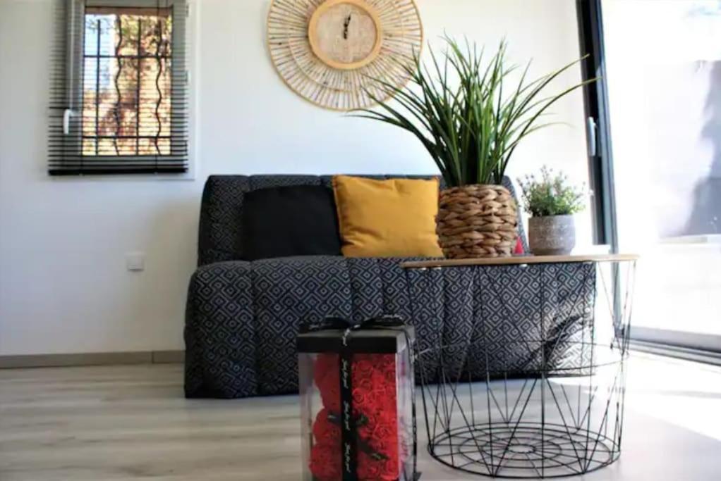 Appartement Tout Equipe En Rez-De-Jardin Entre Gard Et Ardeche Saint-Julien-de-Peyrolas 외부 사진